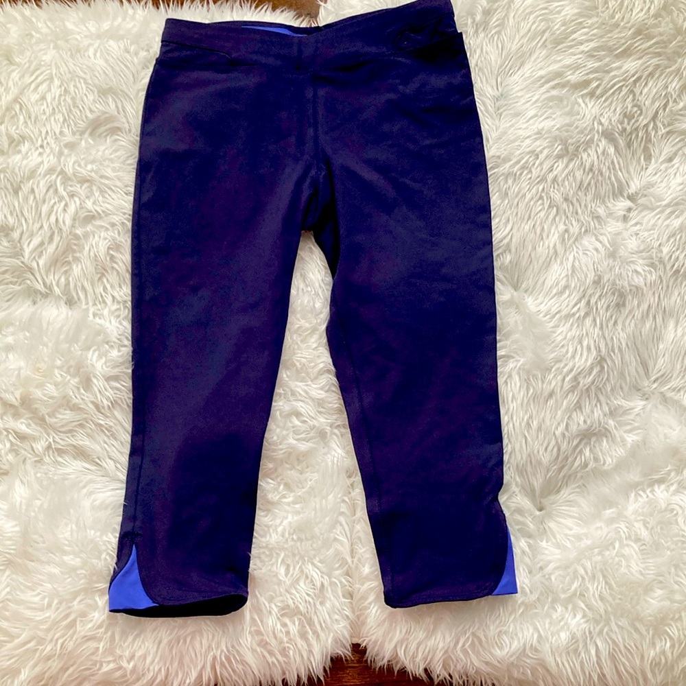 GapBody performance sport capri NWOT
